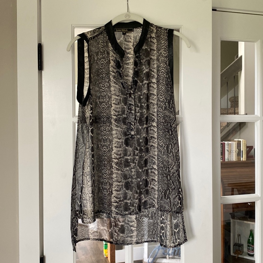 Love Stitch Sleeveless Blouse Medium - snakeprint
